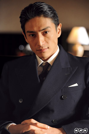 スーツが似合う男性芸能人のトピ