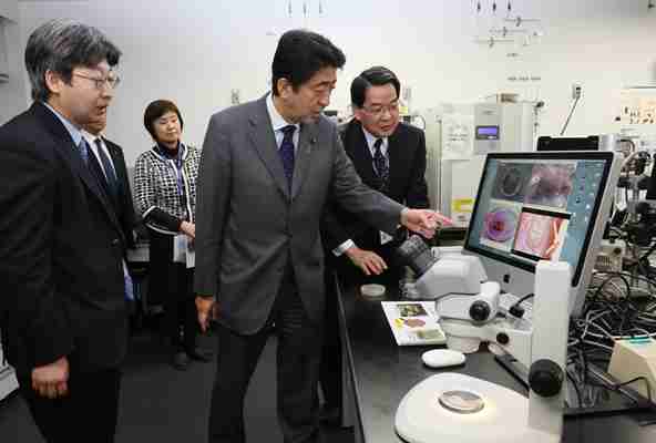 平成25年3月27日 先端生命医科学研究教育施設等視察 | 平成25年 | 総理の一日 | 総理大臣 | 首相官邸ホームページ