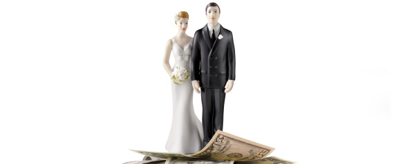 未婚の若者の7割「結婚したいけどお金がない」…政府調査で判明