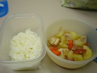 オカンのワイルド過ぎる手抜き弁当