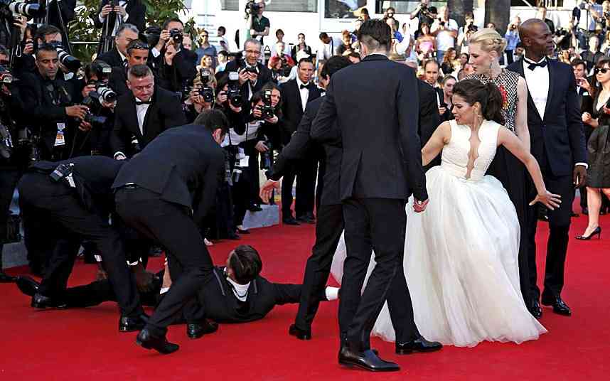 Man dives beneath dress of America Ferrera on Cannes red carpet - Telegraph