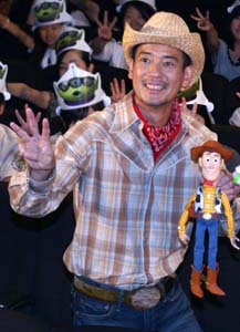 唐沢寿明、ゲームに夢中で木村拓哉を放置→山口智子がキレてゲームを捨てるｗ