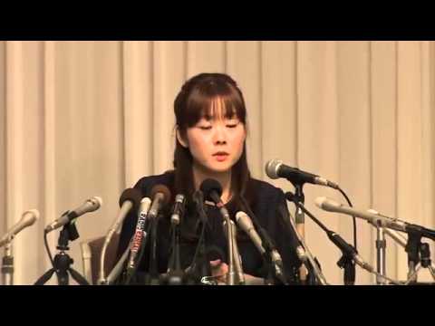 記者に核心を突かれ、キレる小保方さん - YouTube