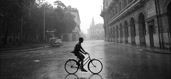 自転車通勤、通学の方、雨の日はどうしてますか？
