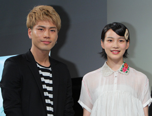 能年玲奈、映画『ホットロード』製作報告会見で人生初の茶髪を披露