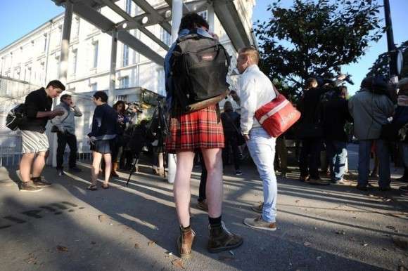「男もスカートを履いて学校に行こう！」性差別撲滅キャンペーンで男子生徒数百人がスカートで登校（フランス）