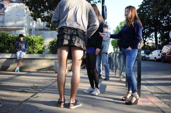 「男もスカートを履いて学校に行こう！」性差別撲滅キャンペーンで男子生徒数百人がスカートで登校（フランス）