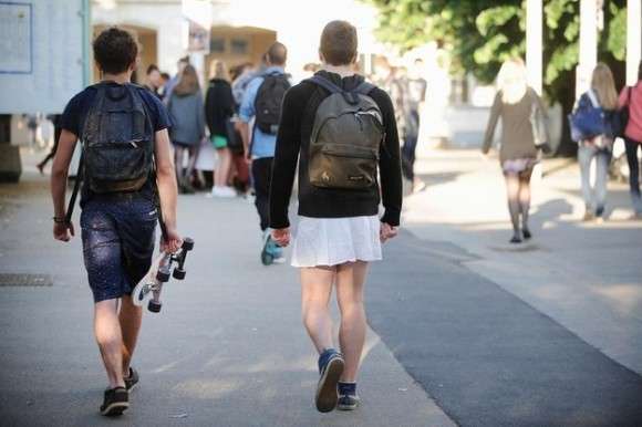 「男もスカートを履いて学校に行こう！」性差別撲滅キャンペーンで男子生徒数百人がスカートで登校（フランス）