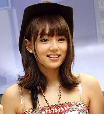 アイドルグループAeLL.　篠崎愛のCD購入特典に、千原ジュニアが思わずツッコミ「あの、もう3文字言うてまうわ。『アコギ』！」 - ライブドアニュース