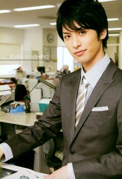 スーツが似合う男性芸能人のトピ