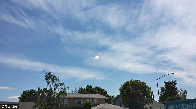 北カリフォルニア上空にあいた不思議な穴がヤバいと話題に