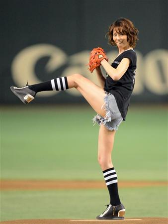 益若つばさが人生初の始球式！有吉弘行から「パンチラ」指令も