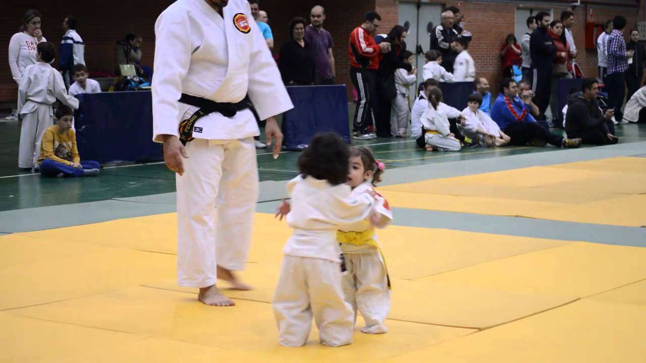 Little girls judo fight Little Kids Judo Funny - YouTube