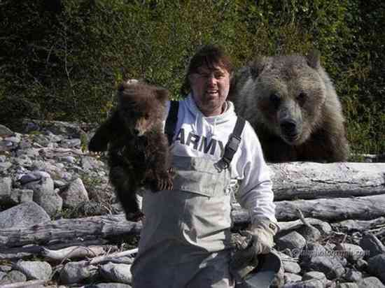 秋田新幹線、線路内のクマとぶつかり52分遅れ。クマは逃亡