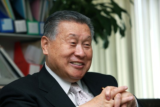 『ジャニーズ伝説』観劇のデヴィ夫人、ブログで絶賛もジャニーズファンから不満噴出