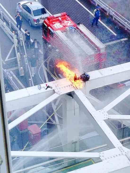 【自衛権反対】新宿駅で焼身自殺した男の正体が ヤ バ す ぎ る ！！！！！ 日本共産党が捨て駒にした在日だった事が判明！！！！！？ : あじあにゅーす２ちゃんねる-2chｱｼﾞｱﾆｭｰｽ-