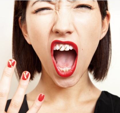【青のり付いてるよって言われそう】歯にタトゥーをほどこす“歯タトゥー”が海外で人気らしい！ | Pouch［ポーチ］