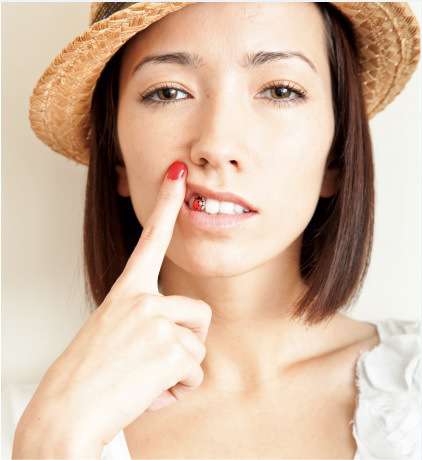 歯にタトゥーをほどこす“歯タトゥー”が海外で人気らしい