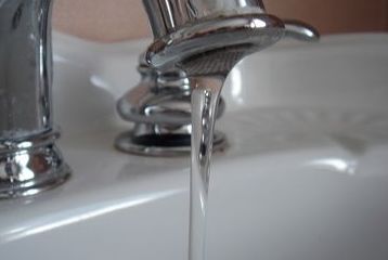 【怖すぎ】ホテル屋上の水槽に女性の遺体が発見される。宿泊客がシャワーや飲用で利用 「変な味がした」