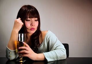 胸のチラ見せに対する男子のホンネは!?「得した気分」「計算して見せていそう」 ｜ 「マイナビウーマン」