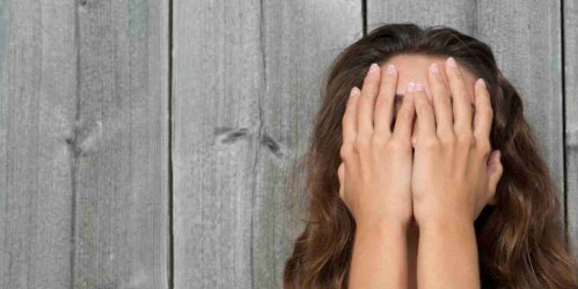 スクールバスで性行為をしていた少女、”陰部から出た音”を笑われ激昂、少年の局部を肘打ち