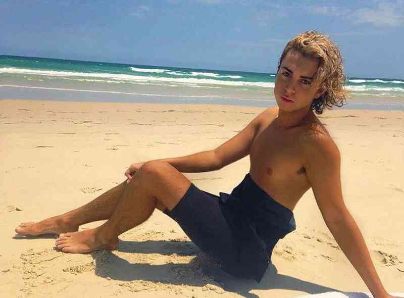 17歳少年の「悩み」…自分がハンサムすぎる