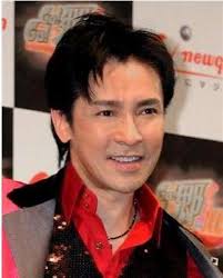 郷ひろみ、双子は初の男児と判明