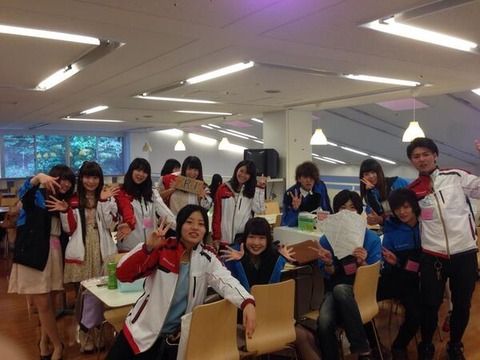 やみなべ速報 : 【明治大学公認】テニサー"クライス"の女子大生が集団で脱糞失神【新宿・歌舞伎町】