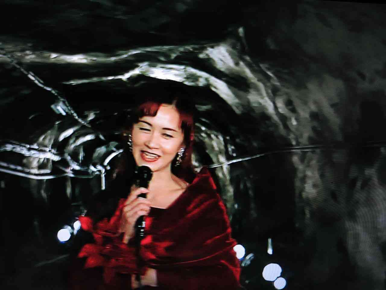 テレビ出演や顔出ししないアーティスト