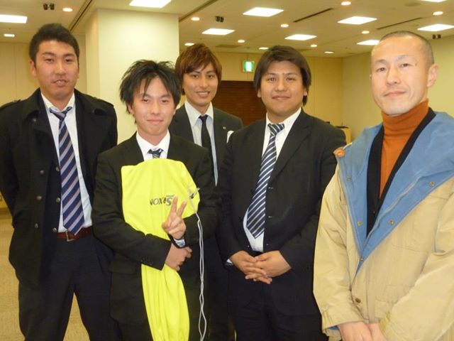 新宿コマ劇場前で女子大生が集団昏倒する異常事態が発生、男子生徒は比較的軽症