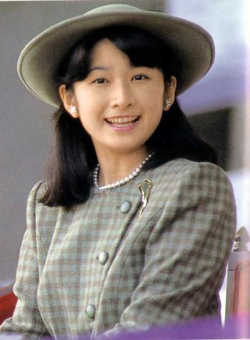 デヴィ・スカルノ－インドネシアのつながり - エルペディア【Wikipedia】