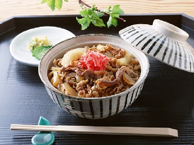飲食業の人手不足で牛丼が500円になるかも!?待遇改善が前提なら許容する声も