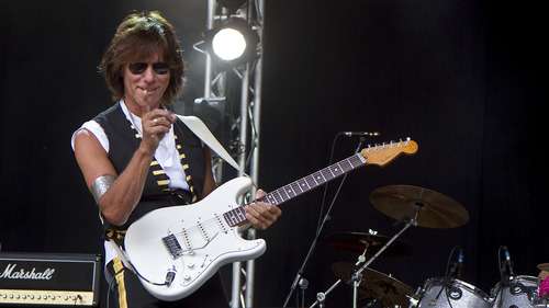 好きなギタリストは誰ですか？