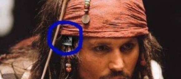 あれ…ジャック船長の衣装からアディダスのタグが？　ハリウッド映画の衝撃うっかりミス21連発！