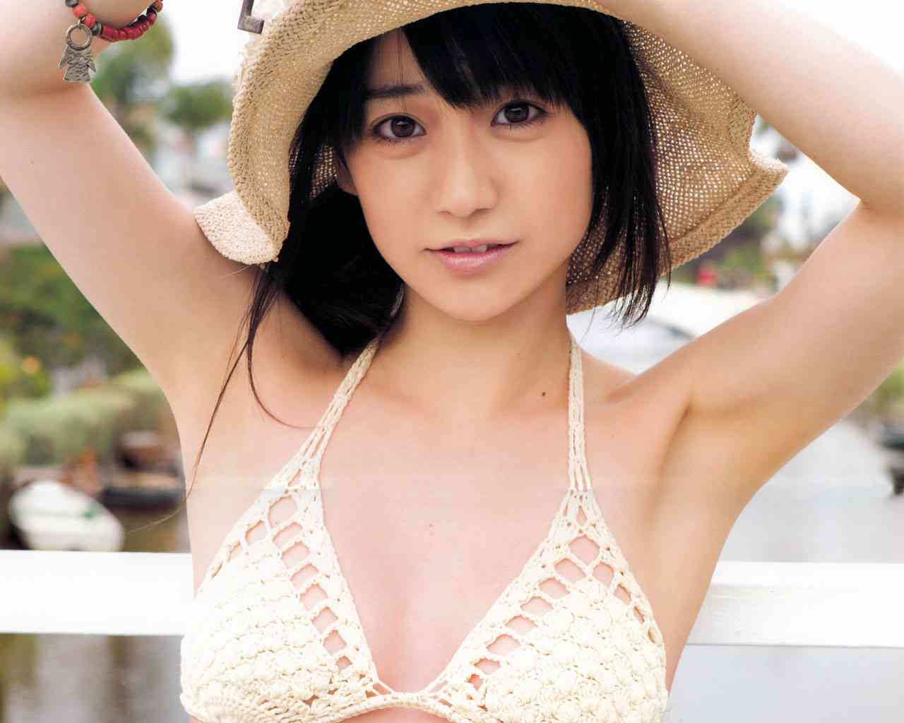 「AKBが着ている水着は胸パッドがいっぱい入るやつ」 岡本夏生が『5時に夢中！』で突然、水着解説をはじめる