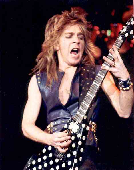 好きなギタリストは誰ですか？