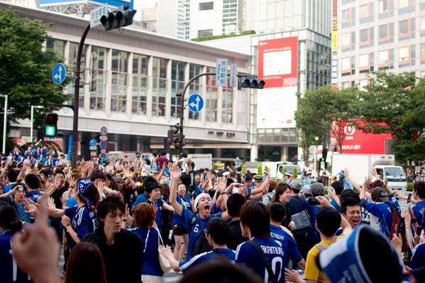 【サッカーW杯】日本敗退後の渋谷のスクランブル交差点をご覧ください