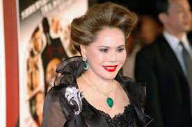 『ジャニーズ伝説』観劇のデヴィ夫人、ブログで絶賛もジャニーズファンから不満噴出