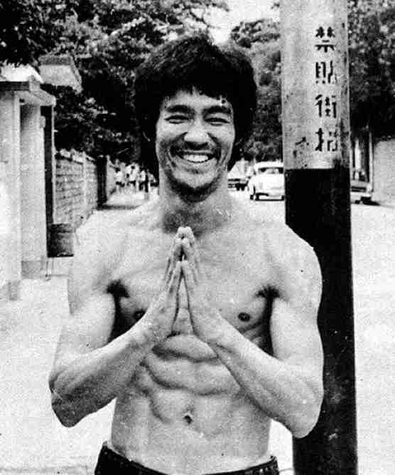 有名人の昔の画像を貼るトピック