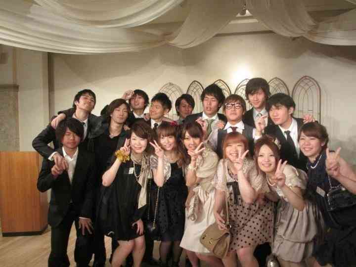 新宿コマ劇場前で女子大生が集団昏倒する異常事態が発生、男子生徒は比較的軽症