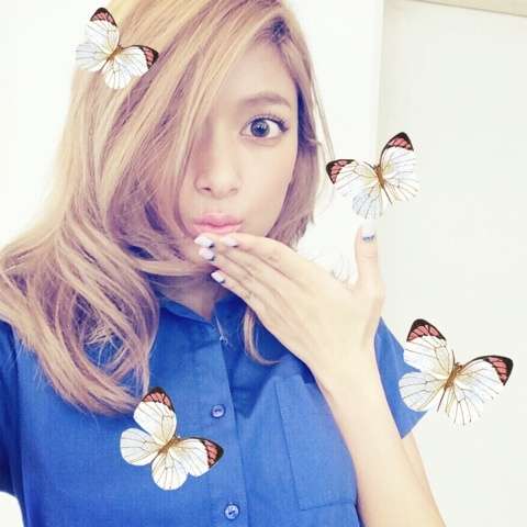 上下で1886円！ローラがGUの服を着た結果www