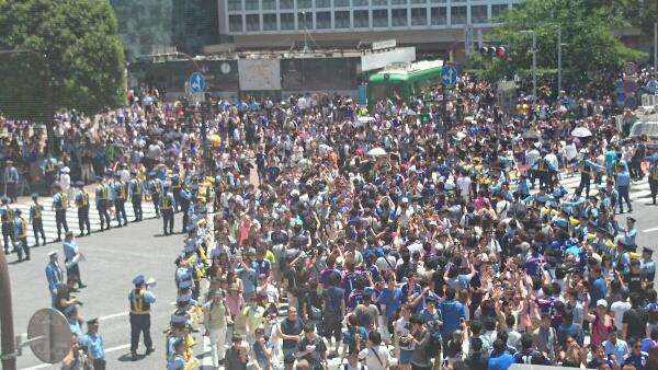 【サッカーW杯】日本敗退後の渋谷のスクランブル交差点をご覧ください
