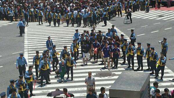 【サッカーW杯】日本敗退後の渋谷のスクランブル交差点をご覧ください