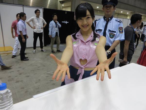 AKB48握手会、警備体制強化して再開