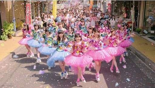 AKB48新曲振付はラッキィ池田「恋するフォーチュンクッキー」「ゲラゲラポーのうた」に続くか!?