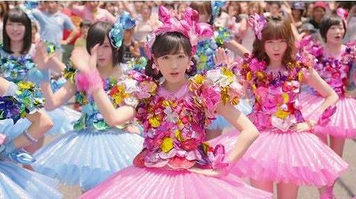 AKB48新曲振付はラッキィ池田「恋するフォーチュンクッキー」「ゲラゲラポーのうた」に続くか!?