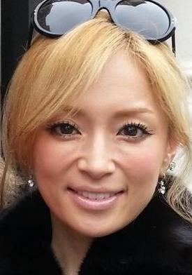 浜崎あゆみ、浜崎あゆみファンから叩かれた板野友美を励ます