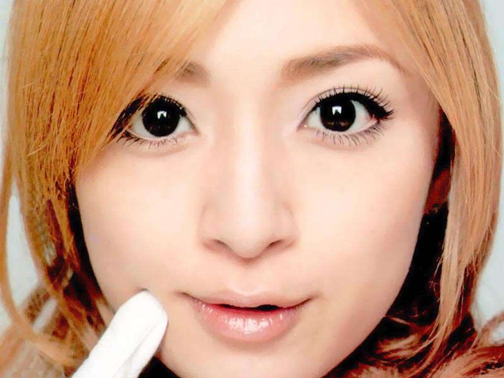 浜崎あゆみ、浜崎あゆみファンから叩かれた板野友美を励ます