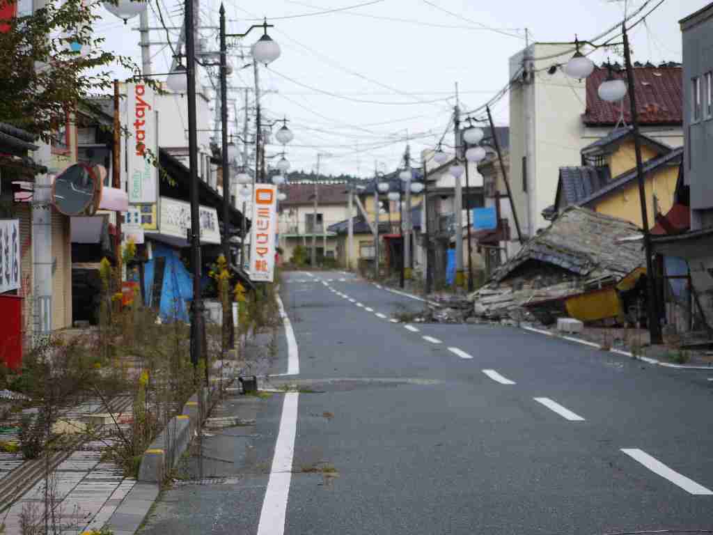 お化けが出そうで近づきたくないスポット1位 「廃墟」
