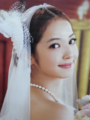 自身がプロデュースしたウエディングドレス姿の佐々木希、可愛すぎてドレスが霞んでる件